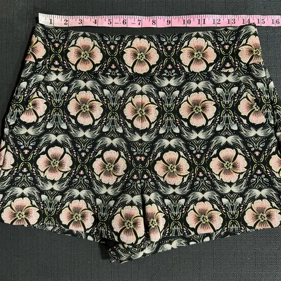 Alice + Olivia NWOT Donald High Rise Shorts in Black/Peach Promise Floral Size 6 - Picture 9 of 16